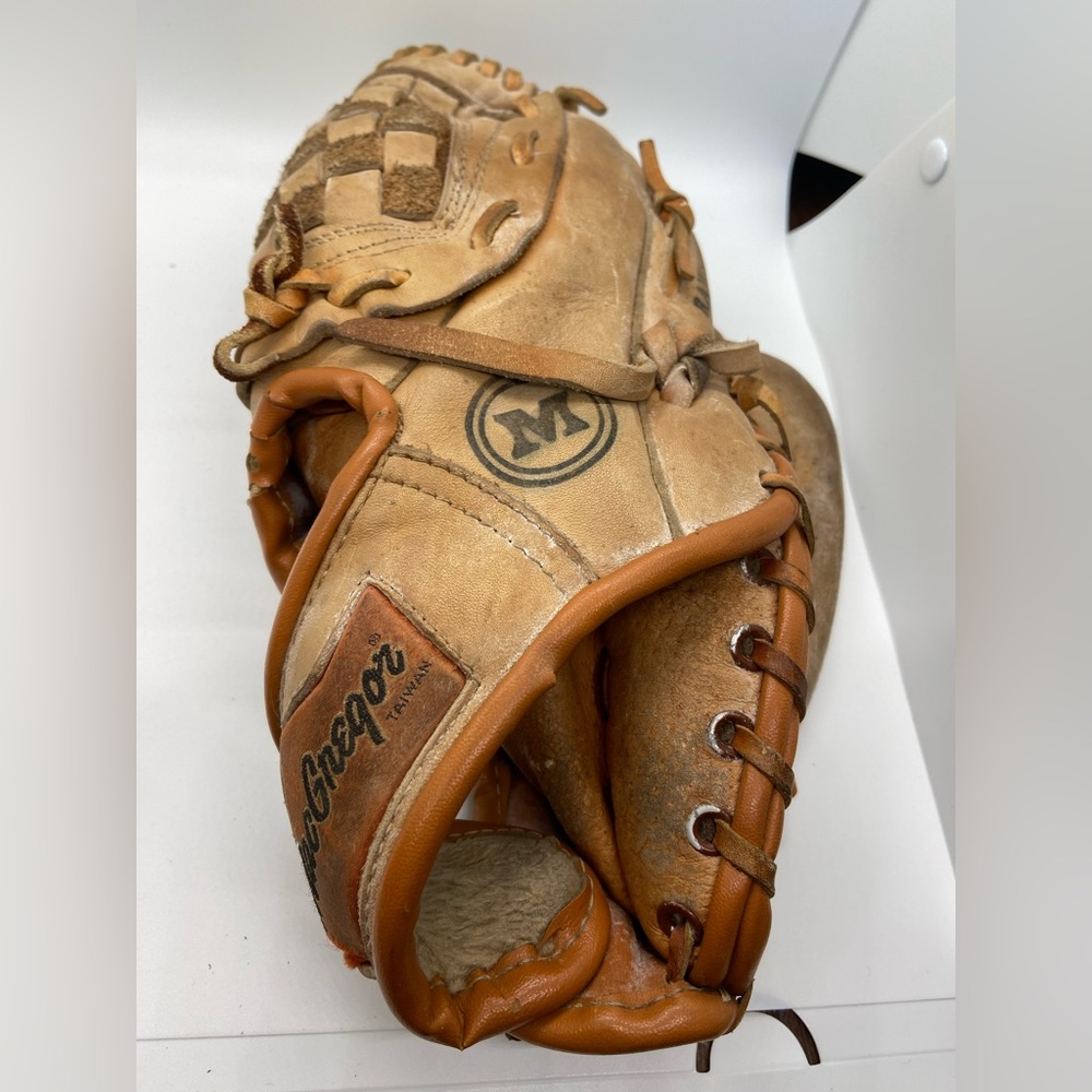 Vintage Macgregor baseball glove With Ball. Needs Conditioned.